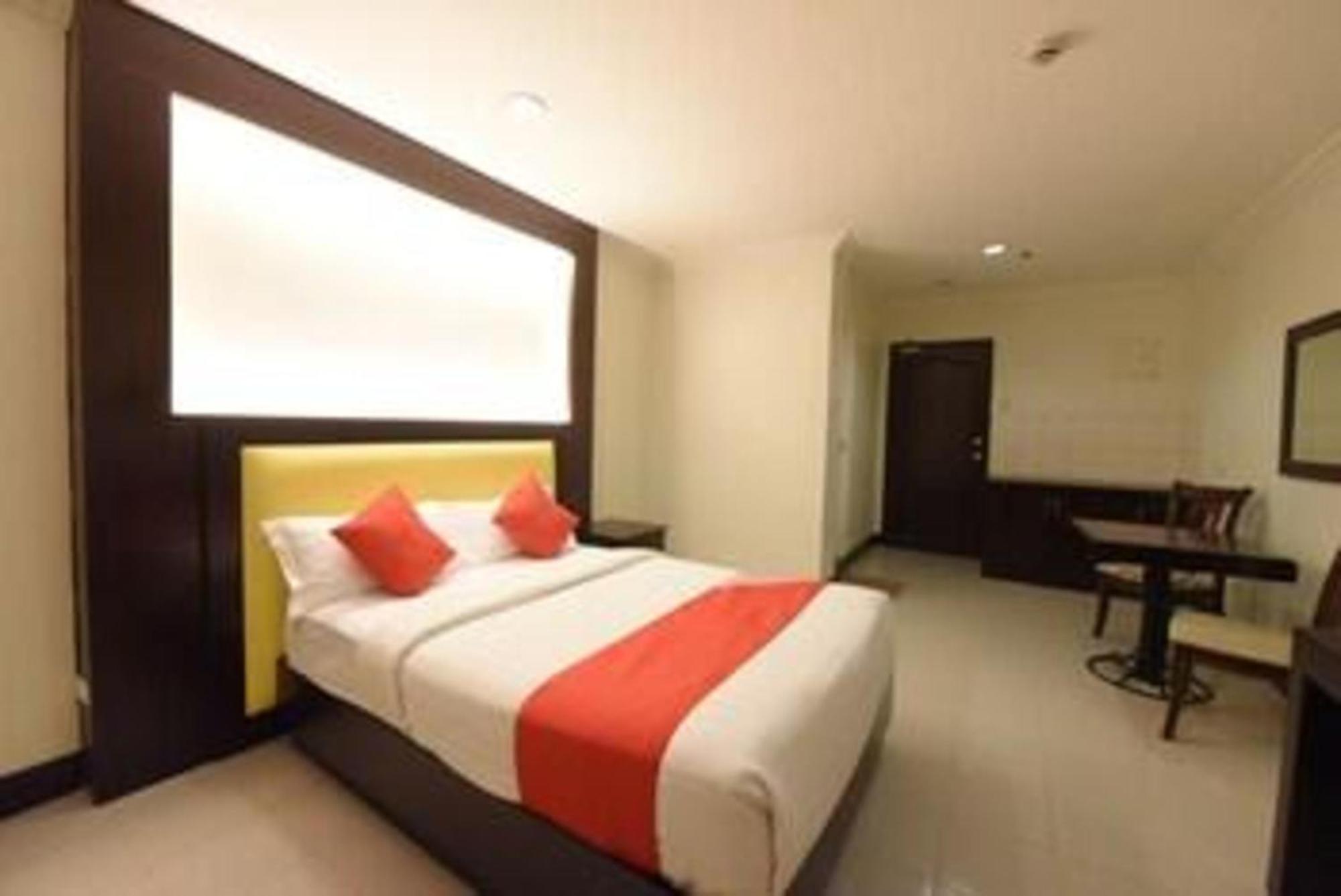 Oyo 115 Northridge Mansions Hotel